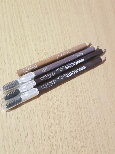 Ceruzky na stredne hnedé obočie